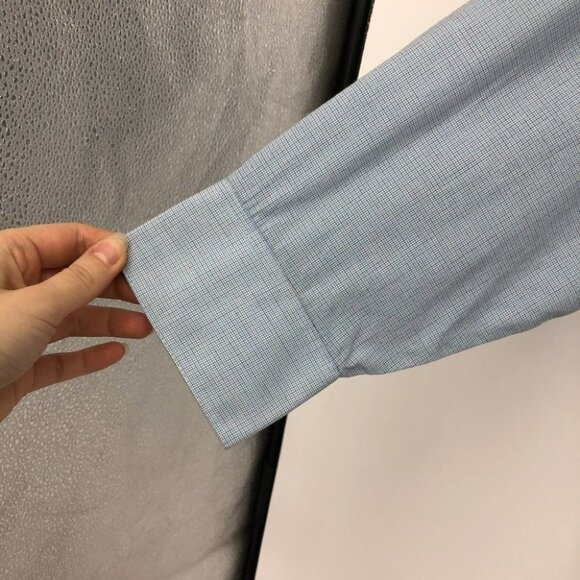 Van Heusen Light Blue Button Down Dress Shirt 32/33 - Picture 10 of 14
